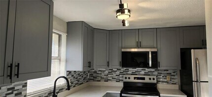 5507 Riddle Rd in Holiday, FL - Building Photo - Building Photo
