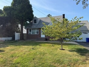 29 Dorchester St in Huntington Station, NY - Building Photo - Building Photo