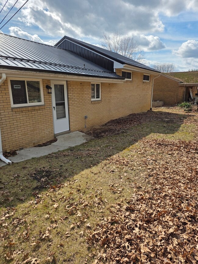 5052 Azalea Dr in Pittsburgh, PA - Building Photo - Building Photo