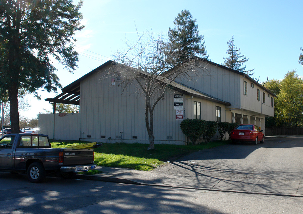 2585 Kenton Ct in Santa Rosa, CA - Foto de edificio