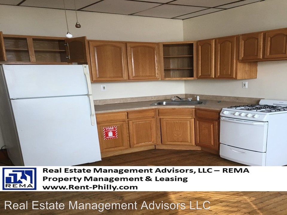 63 E Penn St in Philadelphia, PA - Building Photo