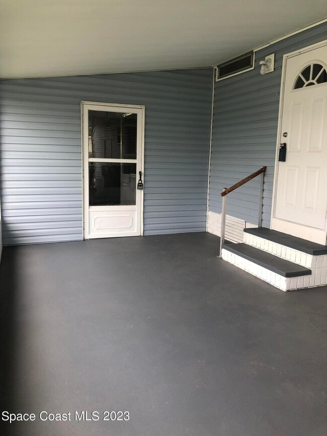 522 Egret Cir in Micco, FL - Building Photo - Building Photo