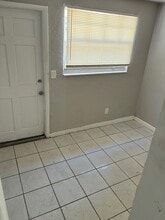 4425-4427 NW 23rd Ct in Miami, FL - Foto de edificio - Building Photo