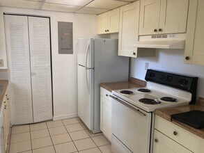 566 NW 114th Ave, Unit 203 in Miami, FL - Building Photo - Building Photo