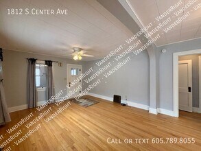 1812 S Center Ave in Sioux Falls, SD - Building Photo - Building Photo