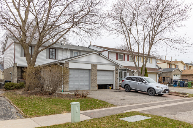 61 Truro Cres in Toronto, ON - Building Photo - Building Photo