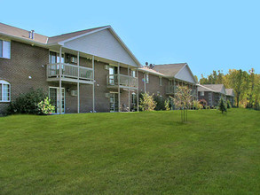 Deerbrook / Deerfield Apartments in Green Bay, WI - Building Photo - Building Photo