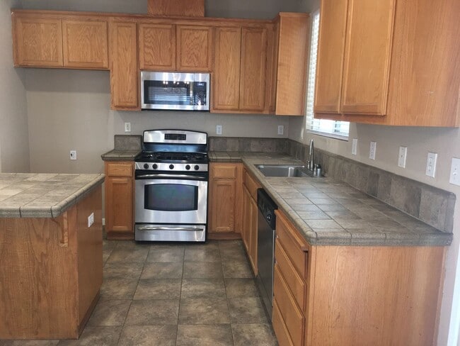 3167 Cass Ln in Stockton, CA - Building Photo - Building Photo