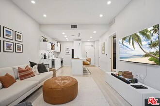 630 W 6th St in Los Angeles, CA - Building Photo - Building Photo