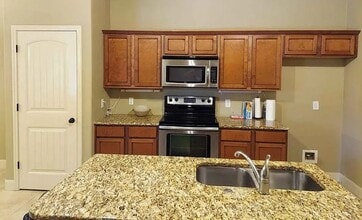 704 Darlington Dr in Fredericksburg, TX - Building Photo - Building Photo