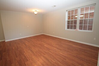 Apartments at The Schoolhouse in South Park, PA - Foto de edificio - Building Photo