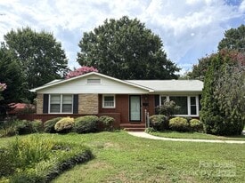 1521 Woodhill Ln in Charlotte, NC - Building Photo