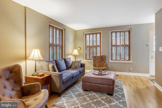 property at 2803 S Columbus St