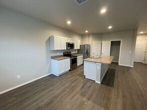 13014 Candace Wy in Saint Hedwig, TX - Building Photo - Building Photo