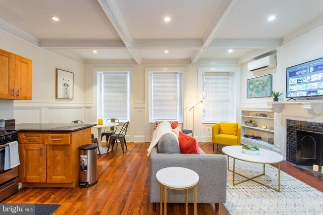 2134 Locust St in Philadelphia, PA - Building Photo - Building Photo