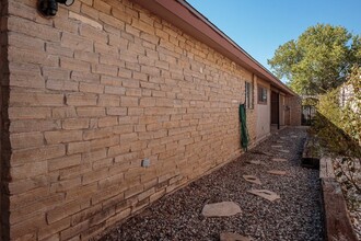 323 Meandering Way in Del Rio, TX - Building Photo - Building Photo