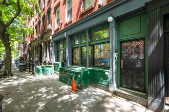 217 E 5th St in New York, NY - Foto de edificio - Building Photo