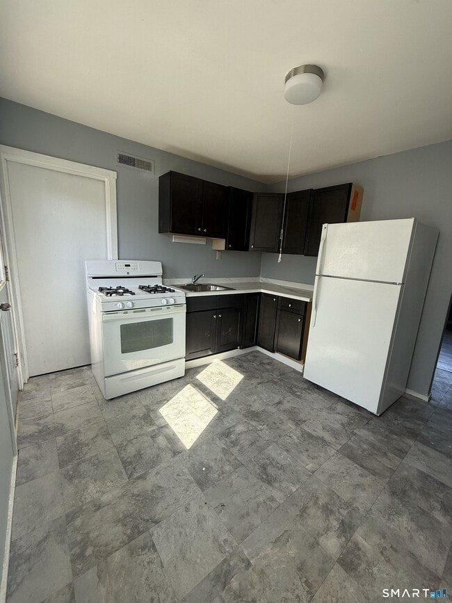 33 Cannon Rd in East Hartford, CT - Building Photo - Building Photo