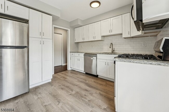 24 Hutton Ave in West Orange, NJ - Building Photo - Building Photo