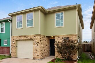 4962 N Cancun Dr in Houston, TX - Building Photo - Building Photo