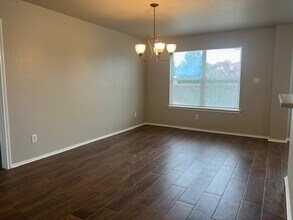 331 Carriage Way in Kyle, TX - Building Photo - Building Photo
