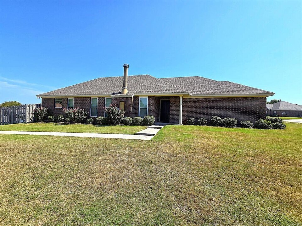 8701 Will Newton Dr in Montgomery, AL - Building Photo