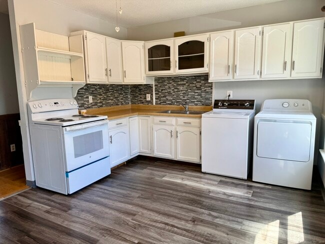 214 High St in Bristol, CT - Building Photo - Building Photo