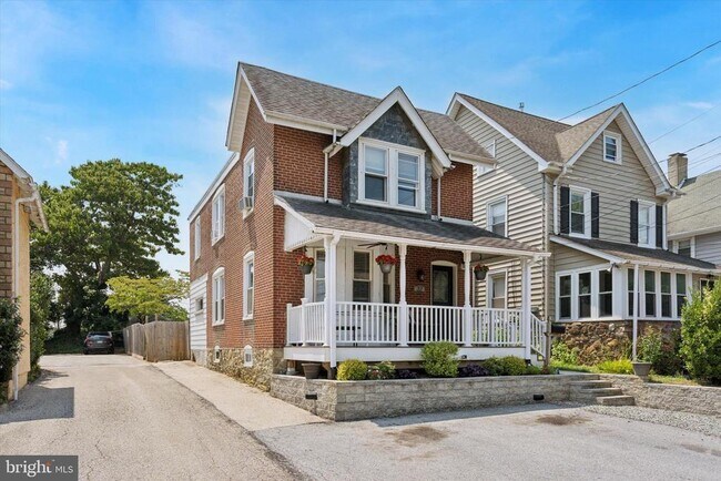 property at 32 W Central Ave