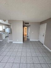 33 Gold Bar Ct, Unit C in Las Vegas, NV - Building Photo - Building Photo