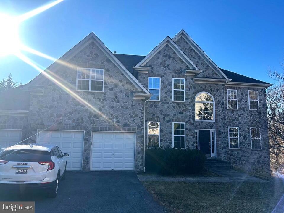 4382 Stonecrest Dr in Ellicott City, MD - Building Photo