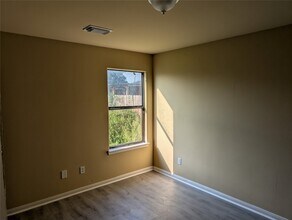 3006 La Estancia Ln in Houston, TX - Building Photo - Building Photo