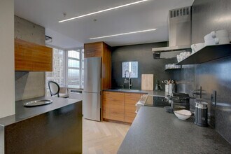 1251 Melville St in Vancouver, BC - Building Photo - Building Photo