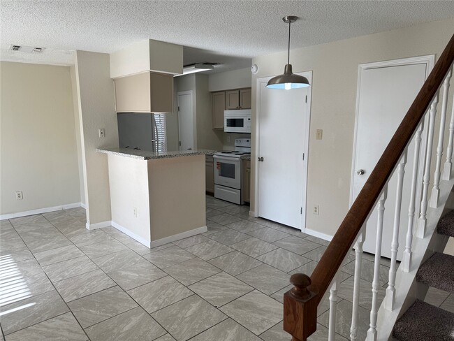 1515 Sandy Springs Rd in Houston, TX - Building Photo - Building Photo