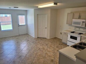 12632 Kingsgate Dr in Rhome, TX - Building Photo - Building Photo
