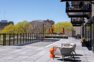 1237 N Van Buren St in Milwaukee, WI - Building Photo - Building Photo