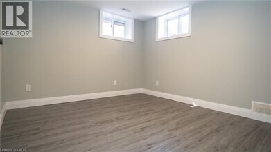 5 Woodelm Dr in St Catharines, ON - Building Photo - Building Photo