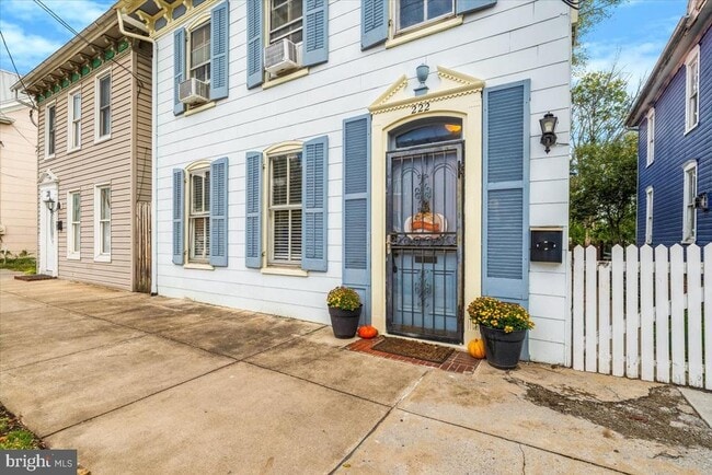 property at 222 S Raleigh St