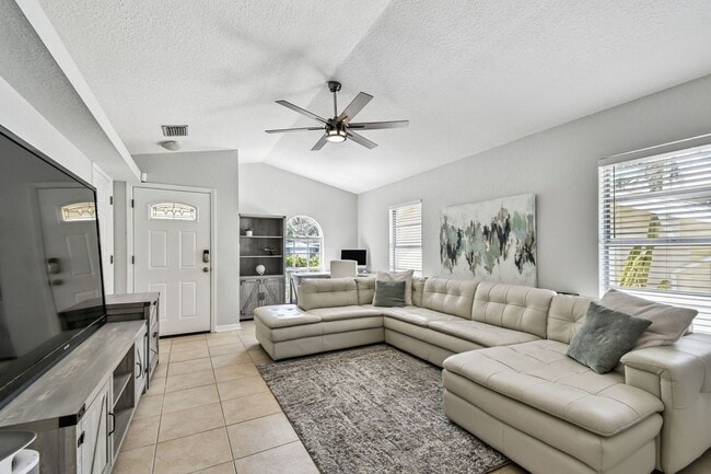 1763 Montana Ave NE in St. Petersburg, FL - Building Photo - Building Photo