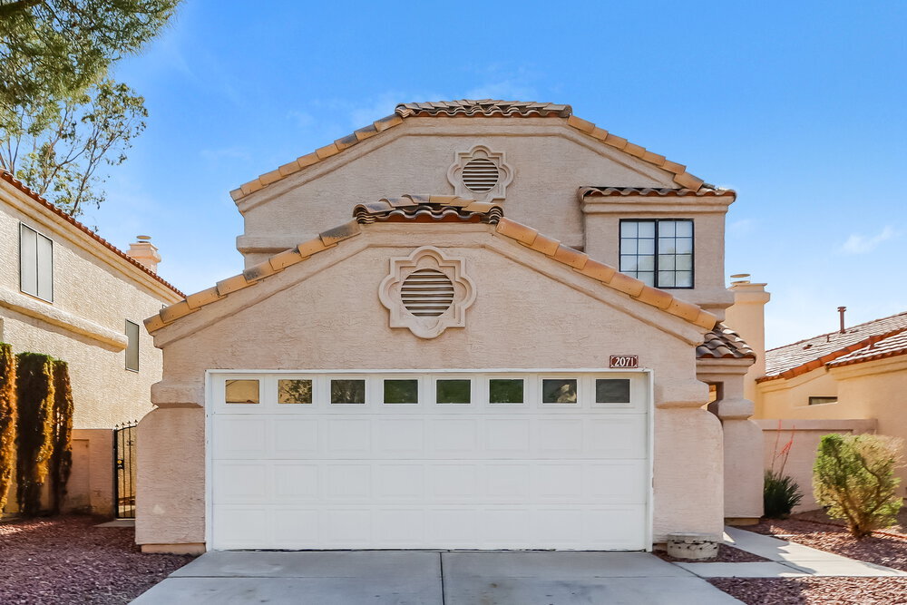 2071 Club Crest Way in Henderson, NV - Building Photo