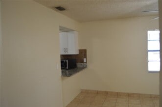 6901 N Blossom Ave in Tampa, FL - Building Photo - Building Photo