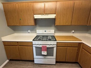 2221 Creekside Ln in Georgetown, TX - Foto de edificio - Building Photo