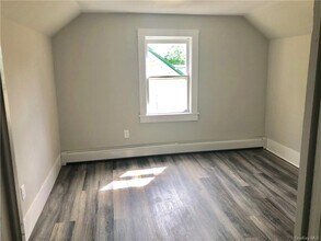 69 N Montgomery St in Walden, NY - Foto de edificio - Building Photo