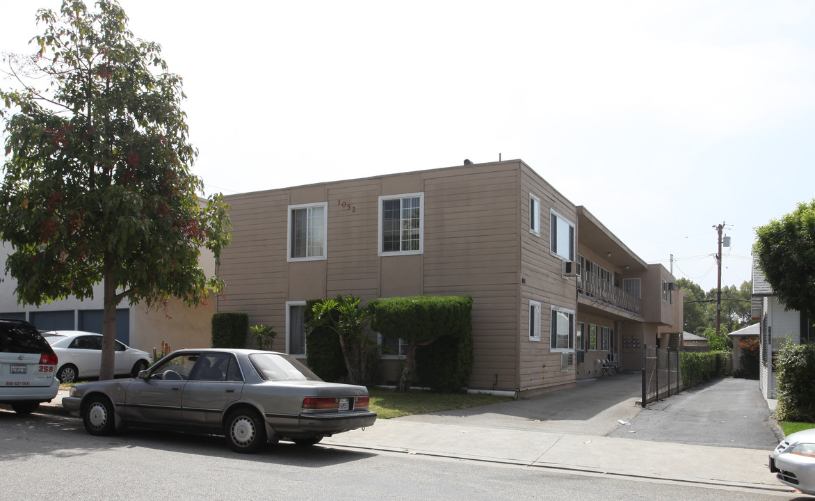 1052 Justin Ave in Glendale, CA - Foto de edificio