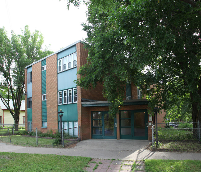 2301 Minnehaha Ave in Minneapolis, MN - Building Photo - Building Photo