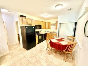 1528 41st Ave N in St. Petersburg, FL - Building Photo - Building Photo