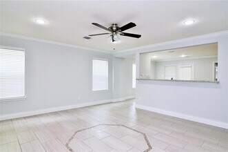 13326 Amber Lodge Ln in Houston, TX - Foto de edificio - Building Photo