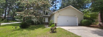 2204 Oakdale Dr in Valdosta, GA - Building Photo