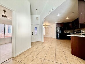 6717 Silvery Ave in Las Vegas, NV - Building Photo - Building Photo