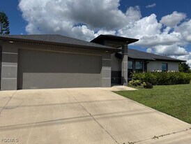 321 Kismet Pkwy W in Cape Coral, FL - Building Photo