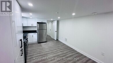 994 Brimley Rd in Toronto, ON - Building Photo - Building Photo